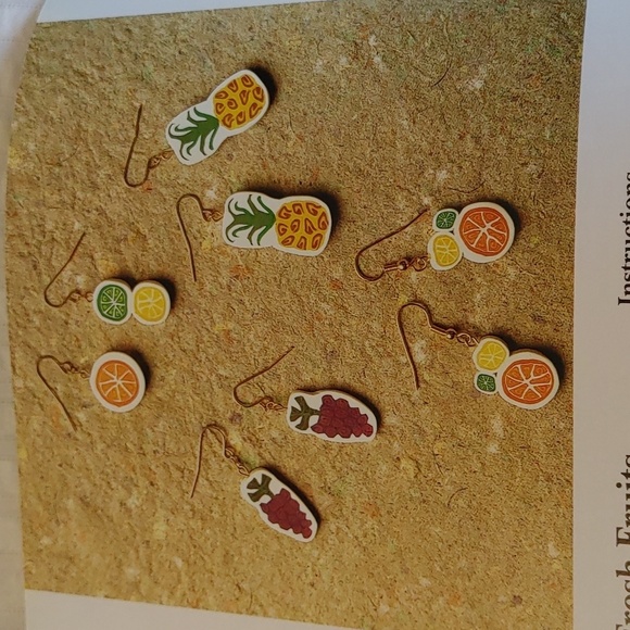 💚🌸Host Pick🌸Creative Clay Jewelry Book - Picture 7 of 10